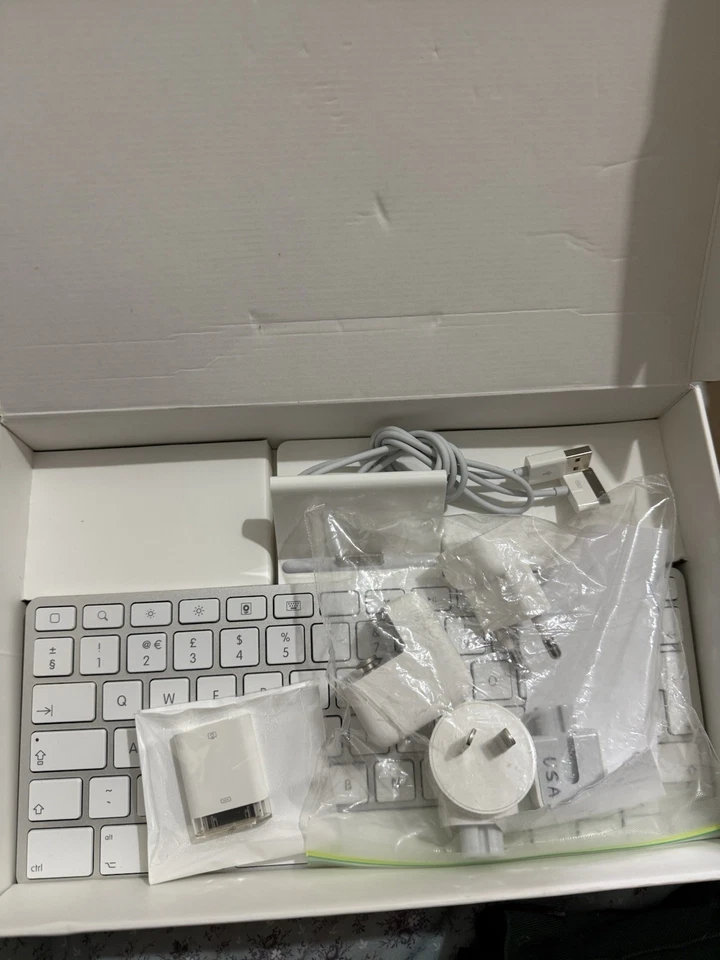 Apple iPad Keyboard Dock A1359 con scatola originale - Immagine 2 di 3