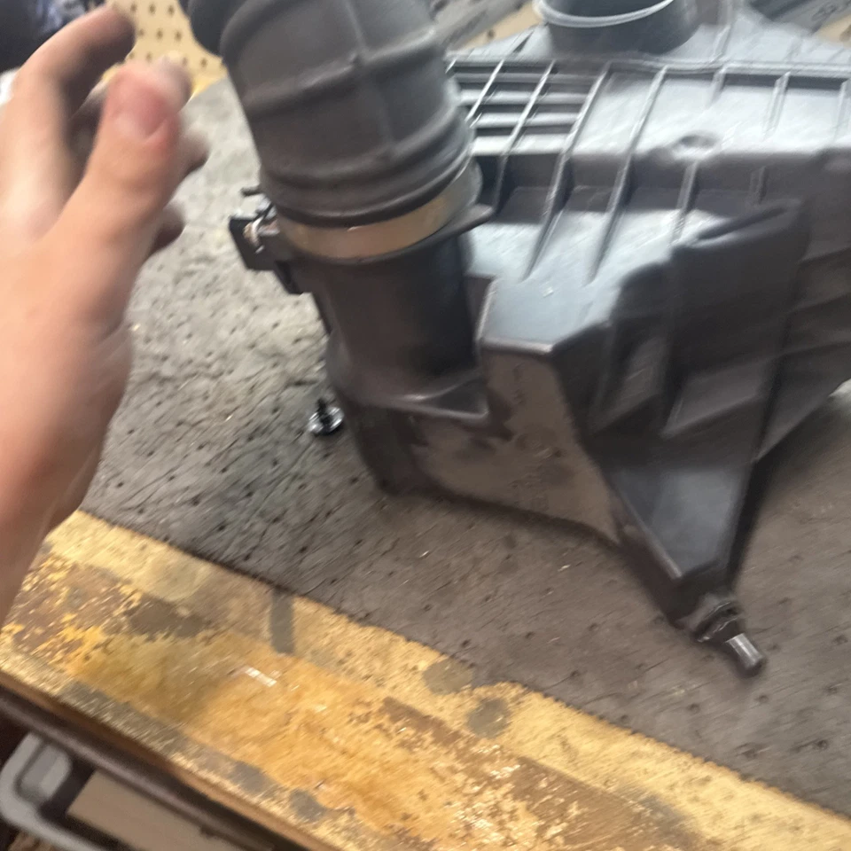 Nissan Versa 2007-2011 limpiador de admisión de aire caja de filtro carcasa con manguera de tubo OEM Foto 2 de 4