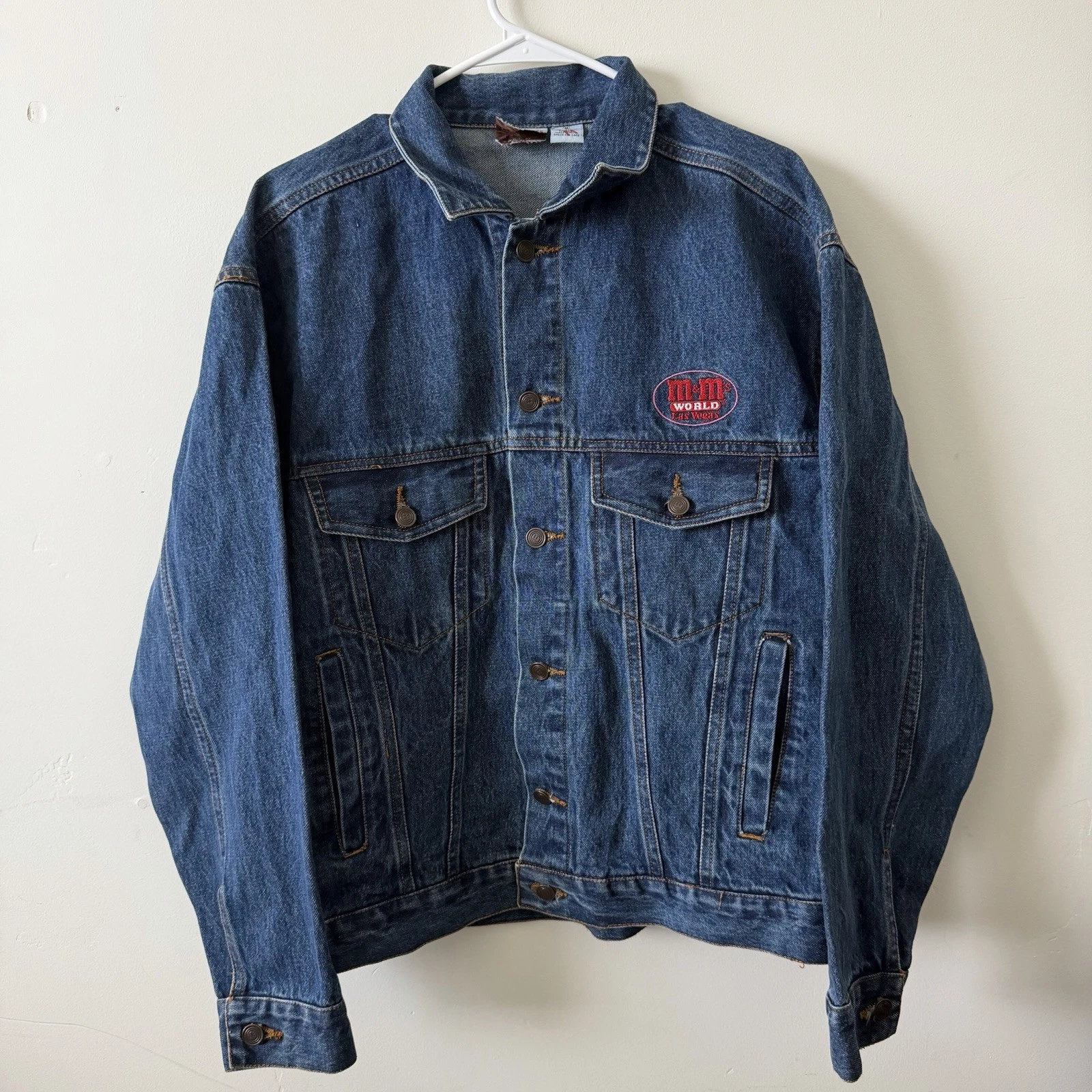M&M's World Las Vegas Blue Denim Jacket Embroidered Logo Button Front Men's L
Opens in a new window