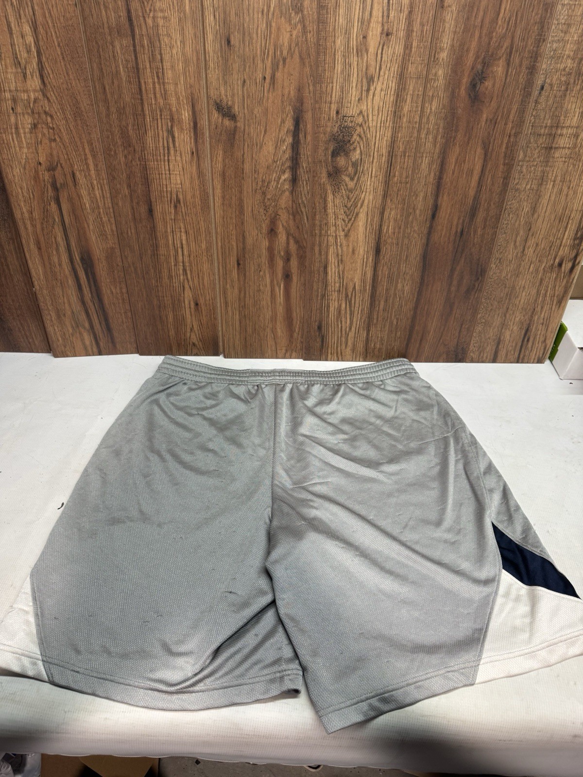Vintage Nike 2XL Basketball Shorts Grey Navy White 0402 thumbnail 2