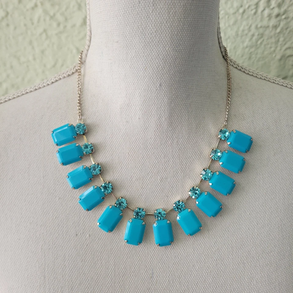 "Collar Joan Rivers tono plata imitación turquesa lucita estrás 16-19"""  Foto 2 de 4