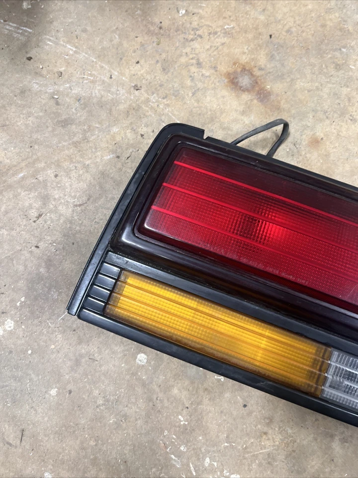 Luz trasera izquierda Toyota MR2 AW11 1987-1989 CONDUCTOR FABRICANTE ORIGINAL BUEN ESTADO LUZ TRASERA Foto 2 de 4