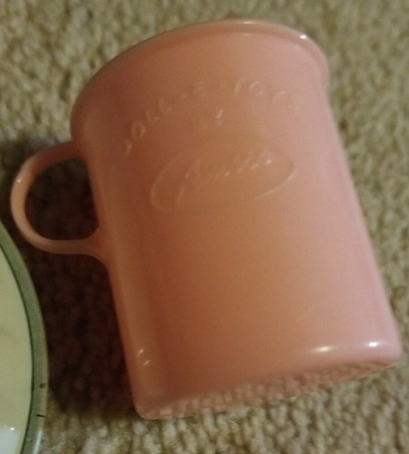 Vtg Amsco Baby Doll-E-Dish and Measuring cup.+cooking utinsels, Metal plates. - Picture 4 of 12