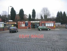 PHOTO  KIDDERMINSTER (NETWORK RAIL) STATION THE SMALL MODERN BUILDING ON THE MAI