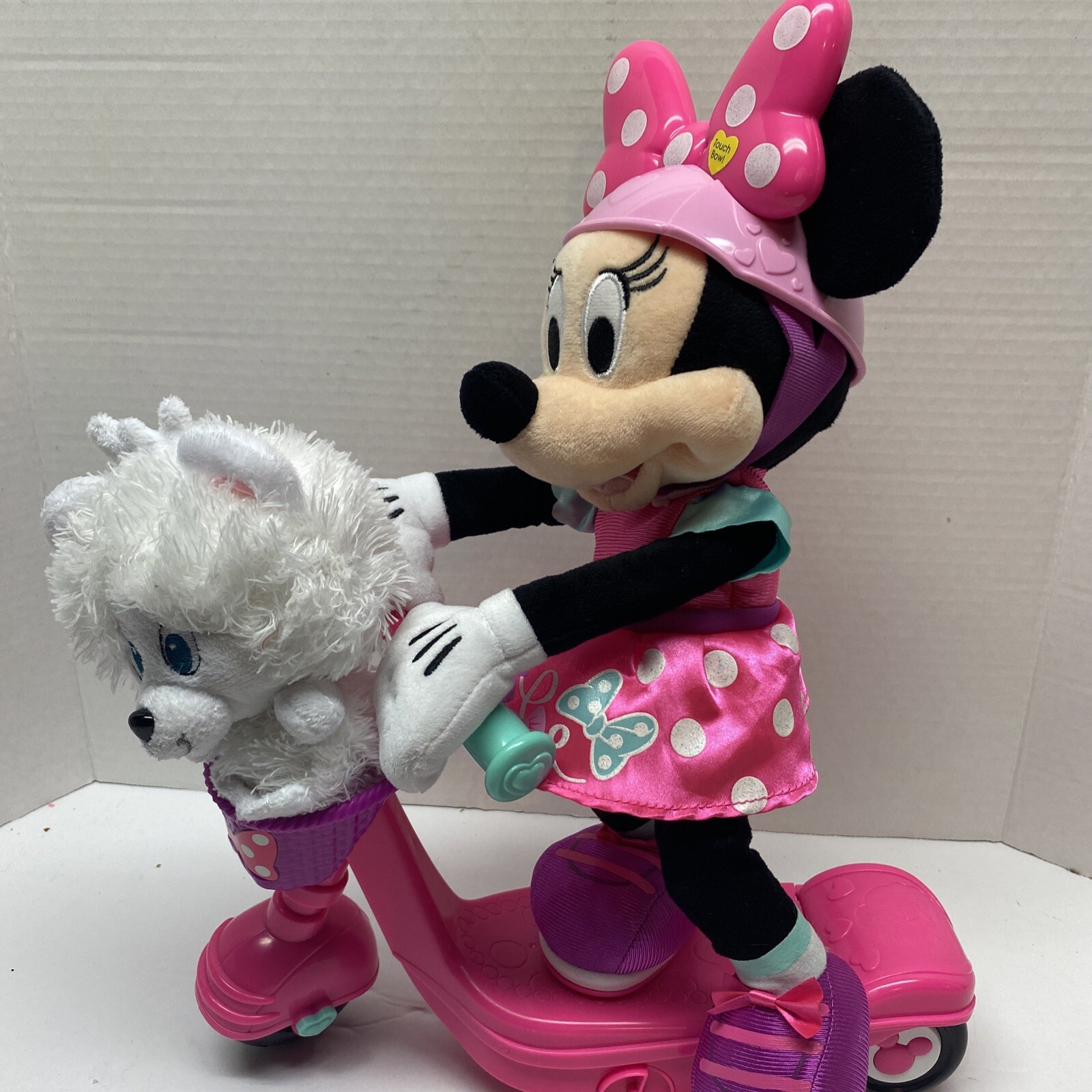 disney sing and spin scooter minnie