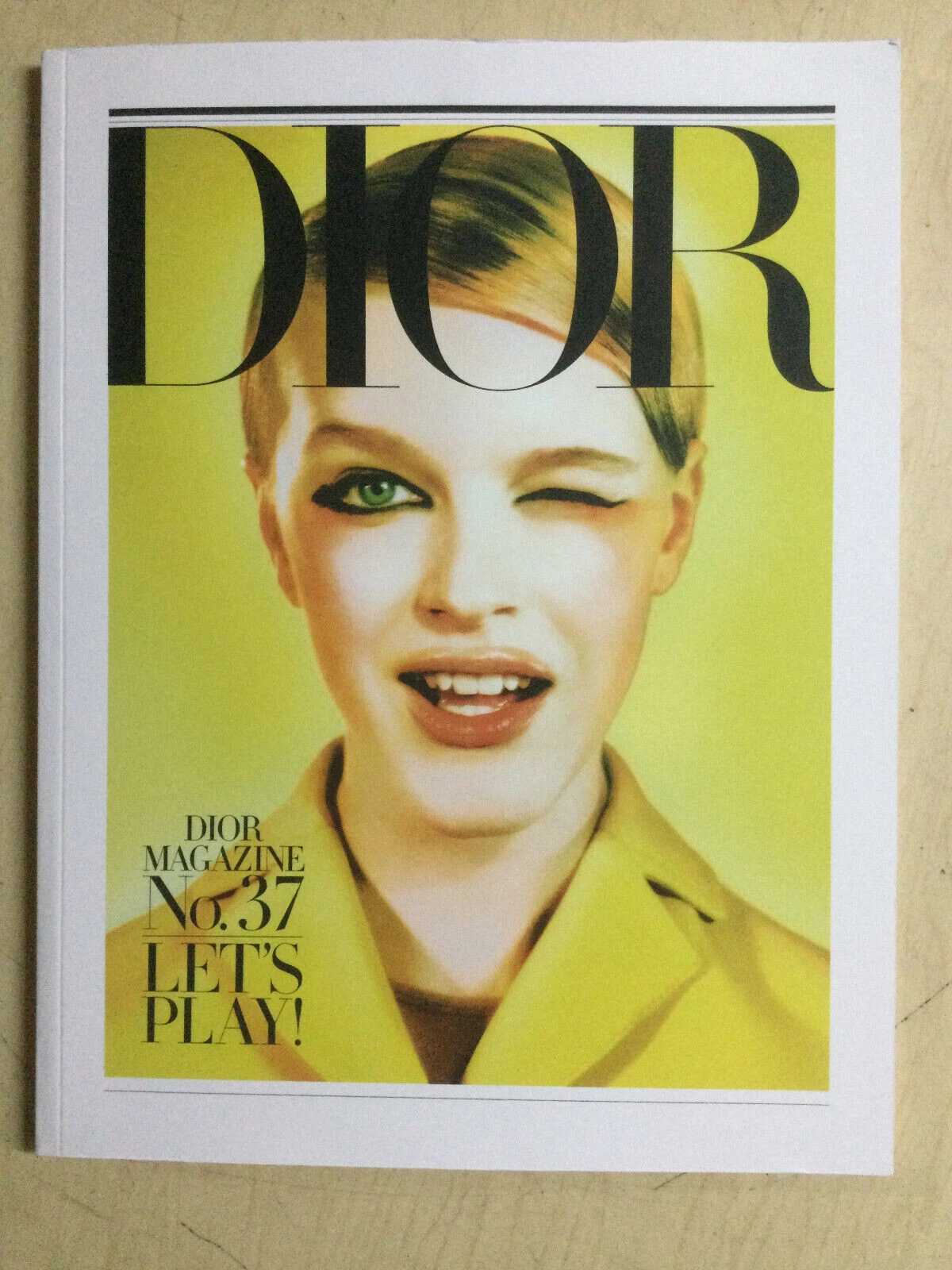Numéro Dior printemps 2022 « LETS PLAY » #37 Magazine Hannah Motler couverture