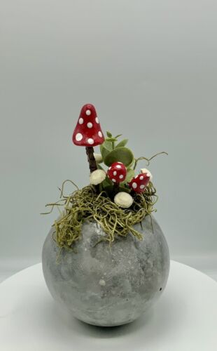 Deko Kugel Betonoptik mit Handmodellierten Pilzen Skandi Look - Bild 1 von 1