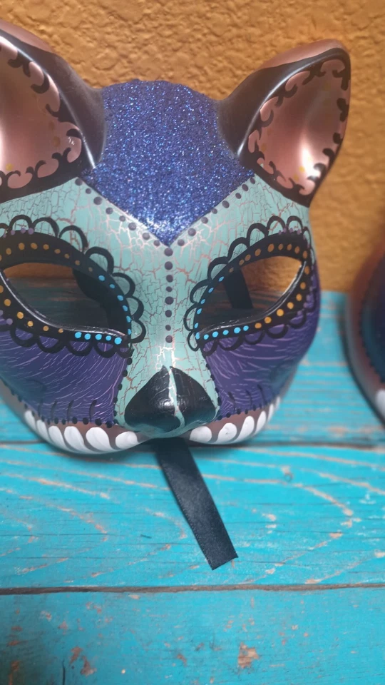 Mardi Gras Style Cat Masks (2 Masks) -4 X 6.5 X 6 inches-very good condition - Image 3 of 4