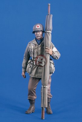 Verlinden 120mm (1/16) US Army Medic Standing with Rolled-up