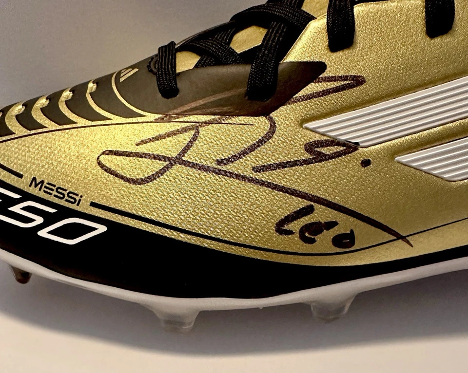 Botín de fútbol Adidas autografiado por Lionel Messi Inter Miami CF / certificado de autenticidad bonito Foto 2 de 4