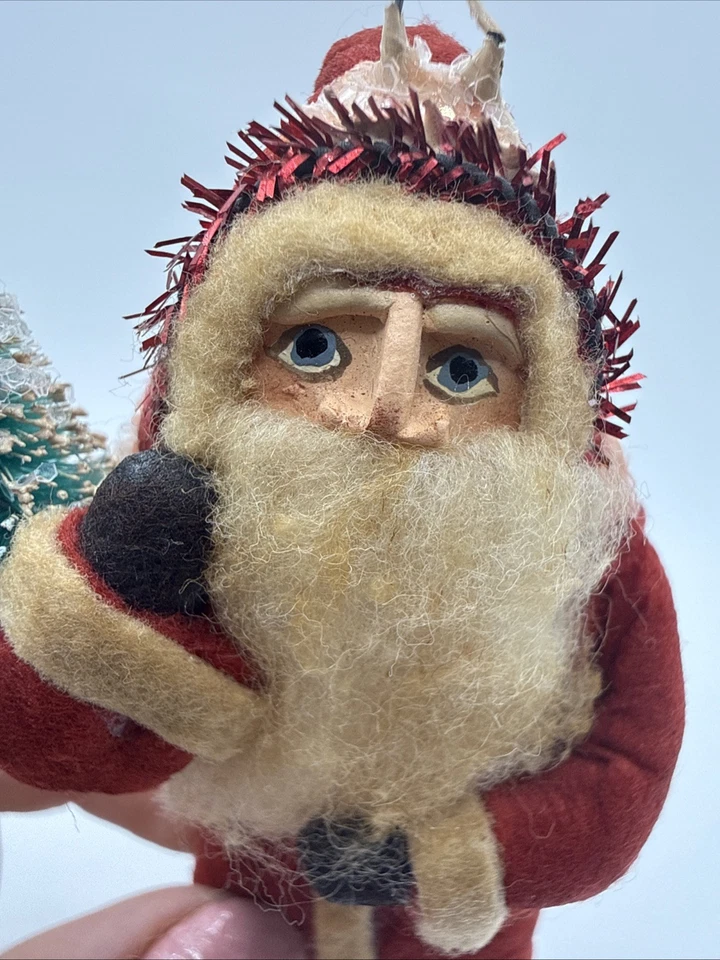 Arte popular hecho a mano Papá Noel hecho a mano adorno primitivo 5” fieltro y metal Foto 3 de 4