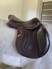2024 CWD Mademoiselle SE32 Saddle (pristine - used 2x)