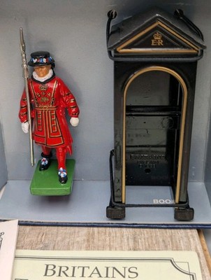 BRITAINS No.00088 Tower Of London. Ceremonial Beefeater + Sentry Box Set. Modelle