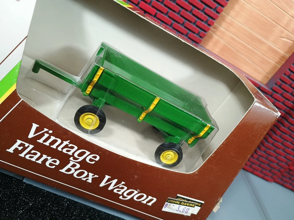 Vintage 1992/94 Ertl John Deere 1/43 1963 4010 Tractor & Flare Box Wagon Lot NEW - Image 4 of 4