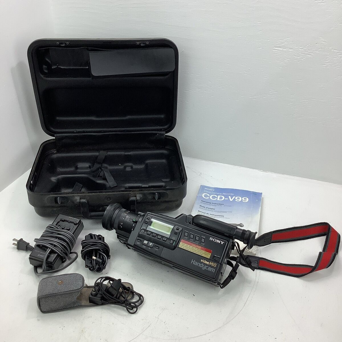 Sony Handycam Video Hi8 CCD V-99 Camcorder w/ Hard Case Sony Handycam Video Hi8 CCD V-99 Camcorder w/ Hard Case
