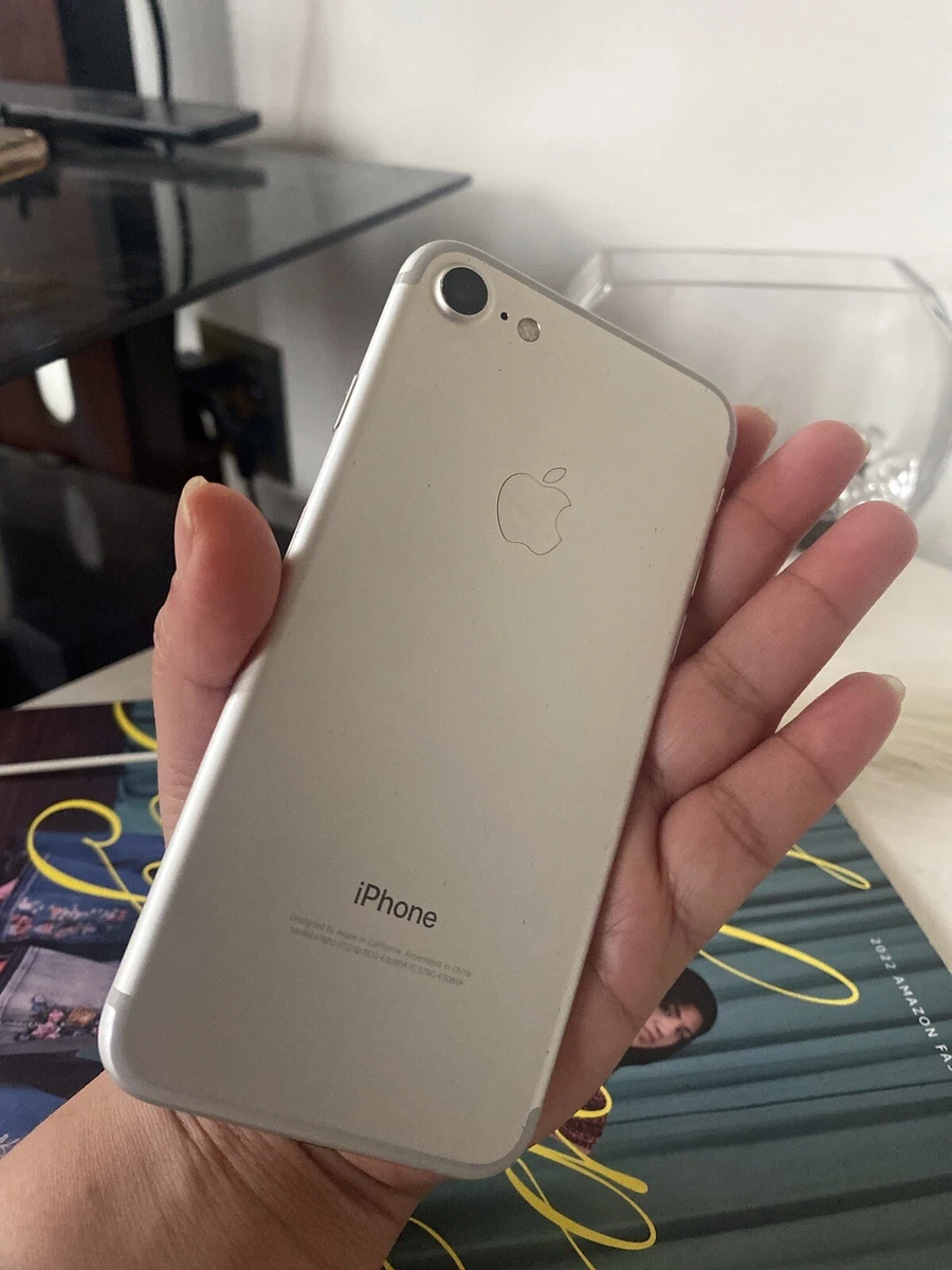 Apple iPhone 7 Silver -32GB (Unlocked)
