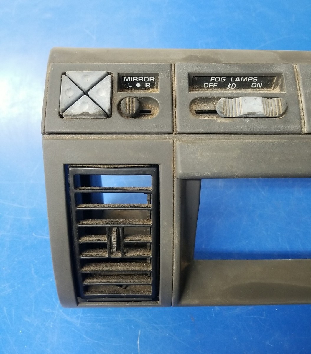 1990-1995 Chevrolet Astro GMC Safari Radio Dash Trim Panel Bezel
