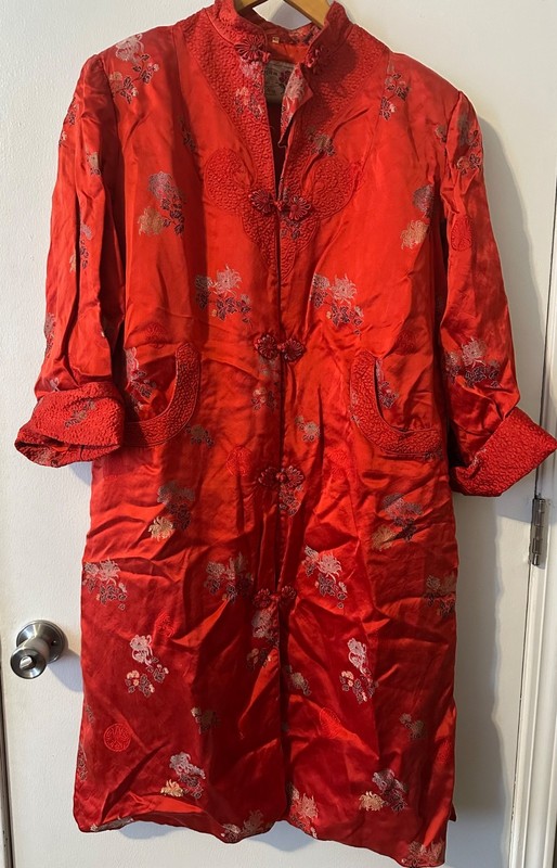 VINTAGE 1960s 70s Peony Shanghai China  Red Satin Kimono Robe Midi Size 42 Lined