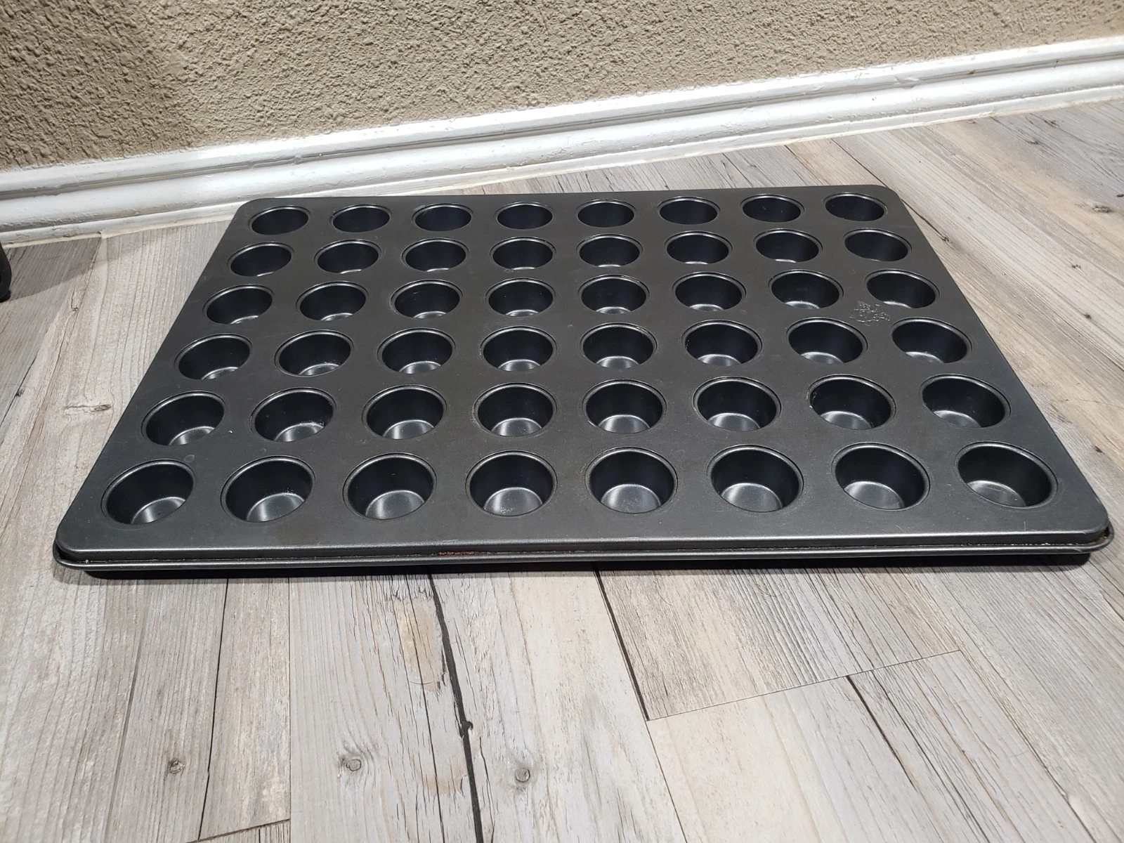 Pampered Chef Baking Aluminum Nonstick 48 Mini Muffin Pan Cupcake Tin 15x21 Rare
Opens in a new wind
