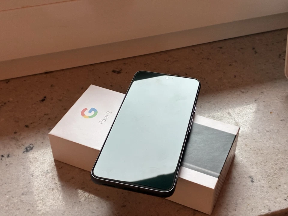 Google Pixel 8 128GB Obsidian, Top Zustand mit Klack-Geräusch beim Schütteln - Bild 4 von 4