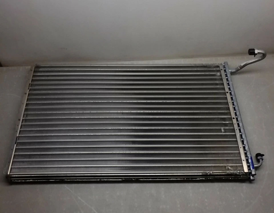 Condensador de aire acondicionado automotriz Modine 7-4303 Modine 7-4303 Foto 2 de 4