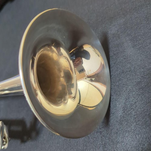 YAMAHA YTR-732 Professional Model Trumpet Silver Used *Custom specifications - Picture 9 of 12