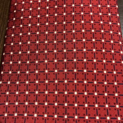 B-  Tommy Hilfiger 100% Silk Made in USA Tie Men Geometric Red 3.75 x 56 