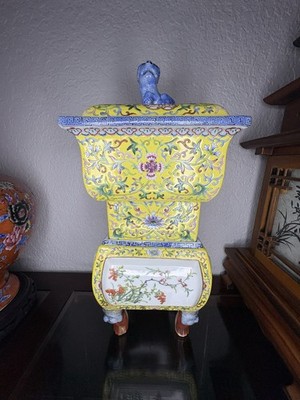 Vintage Chinese Yellow Ground Porcelain Censor 