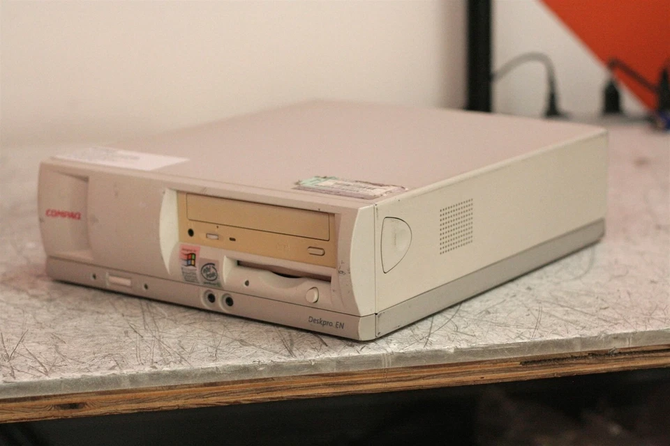 Compaq Deskpro EN SFF Beige Desktop PC Pentium III 800MHz 128MB 0HD  - Image 3 of 4