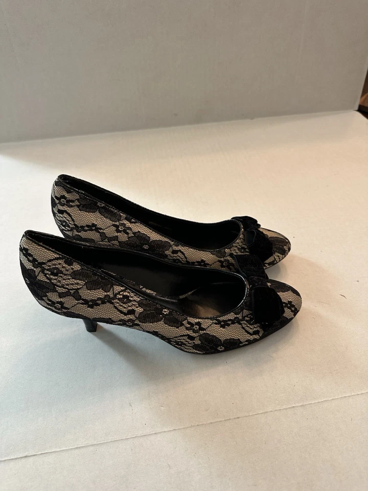 Fioni Women Black Laced Kitten Heel Shoe US Size 7.5 - Image 2 of 4