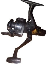 Shimano FX 200 Quick Fire fishing reel in goo...
