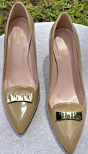 Women's Kate Spade Nude Patent Leather Pointed Toe Heels with Gold Metal Bow 9