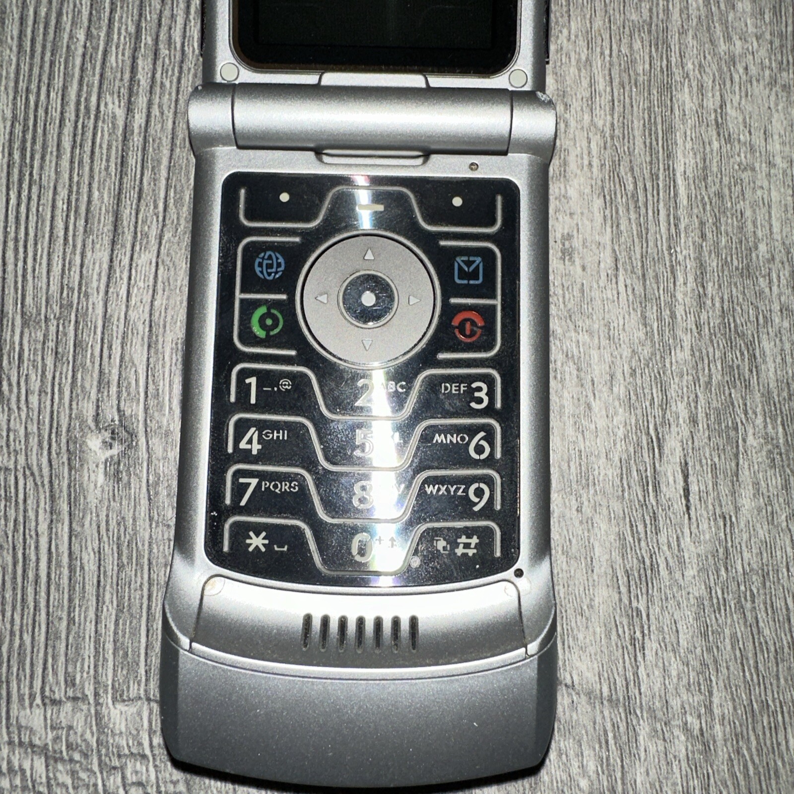 Two Motorola RAZR V3 GSM Flip Phone Cingular Camera Bluetooth Black Cell Phone