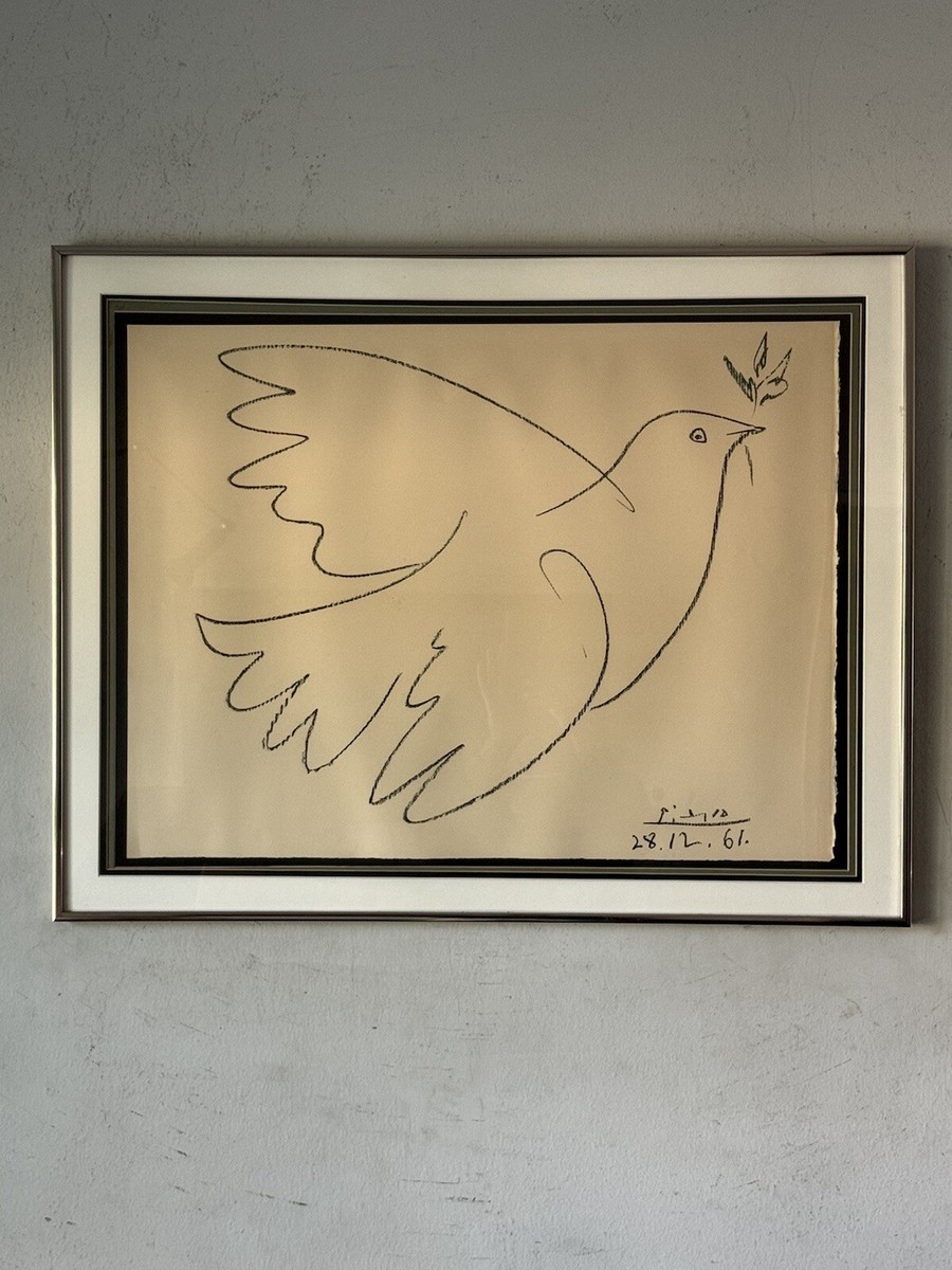 ピカソ 額装 「Blue dove with flowers」 Lot 867: Two Pablo Picasso Framed Lithographs, Blue Dove