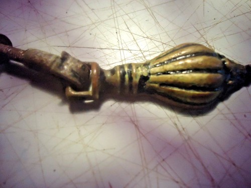 Pear drop shape cabinet door/drawer pull, vintage________________________A-116 - Picture 3 of 3