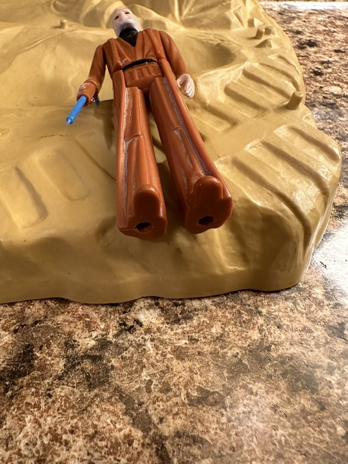 * VINTAGE STAR WARS 1977 OBI-WAN KENOBI  KENNER ACTION FIGURE WITH LIGHT SABER *