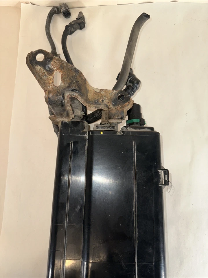 Toyota Prius V 2012 bote de carbón de vapor combustible 77740-47080 fabricante original Foto 3 de 4