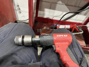AIRCAT 5100-A-T Pneumatic Air Hammer Red and Black Powerful Professional Tool