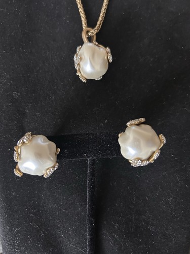 Voisson Wildflower Faux Baroque Pearl Necklace And Wildflower Crown Earrings Set