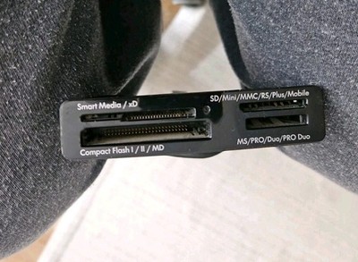HP 15 IN 1 Desktop Media Memory Card Reader with cable 504857-001