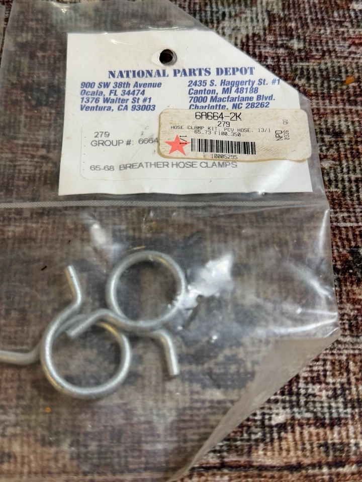 Kit de abrazadera de manguera de respirador Mustang F100 1965-68 OEM Ford 279 350 Foto 2 de 4