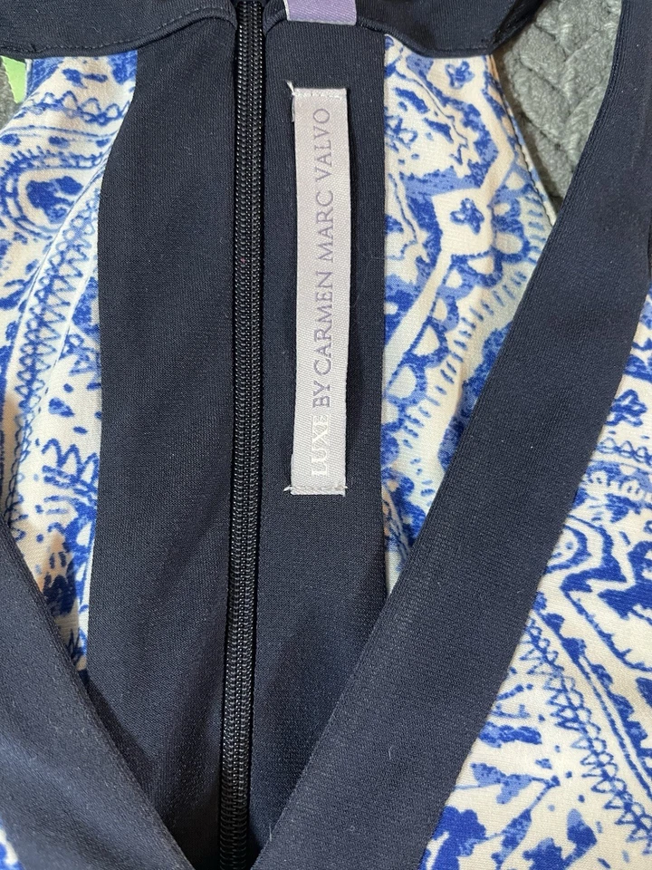 Vestido Luxe 8 de Carmen Marc Valvo Azul Cachemira Sin Mangas Ajuste y Acampanado Embalable Foto 2 de 4