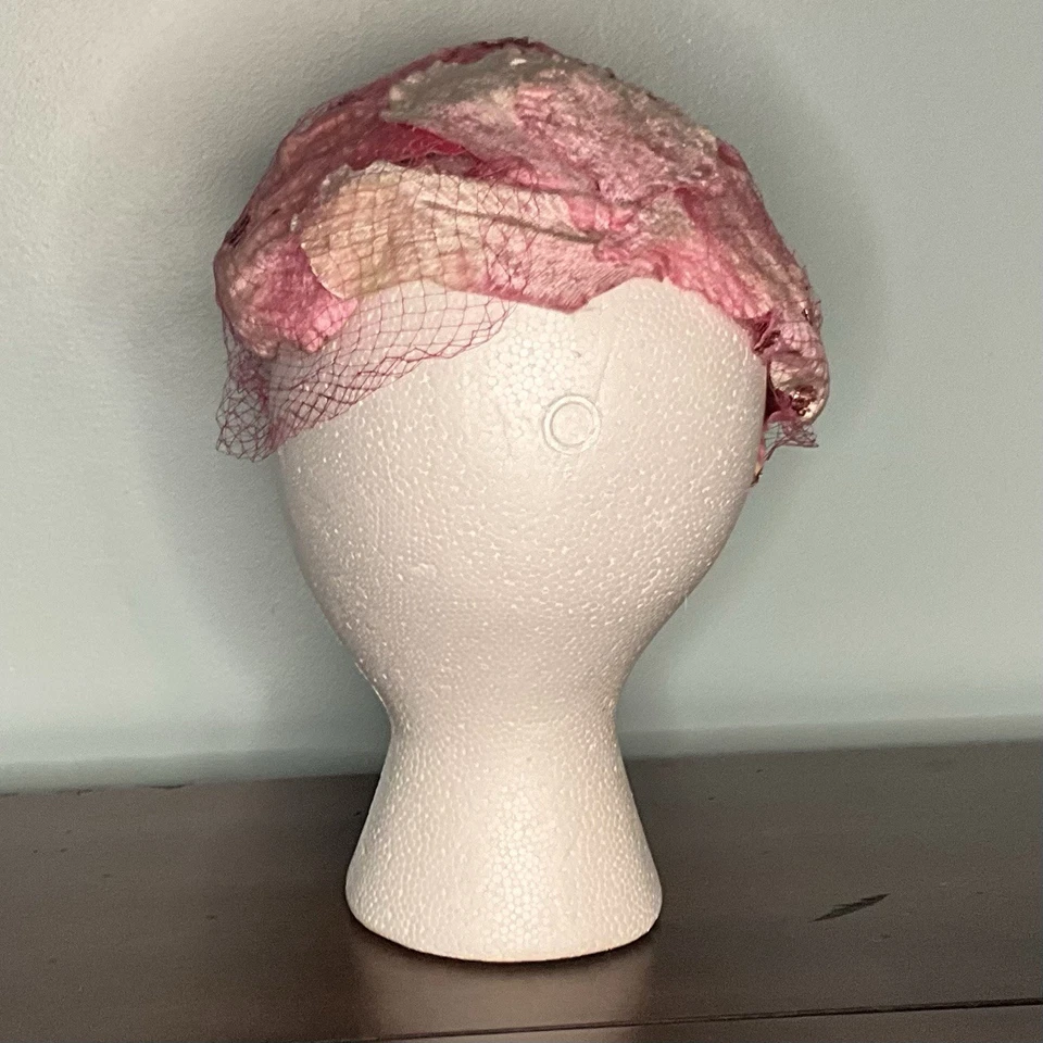 Винтажный 1950-х розовый цветочный лепесток полумесяц шляпа с вуалью - союз сделано стиль 291639 - Изображение 3 из 4