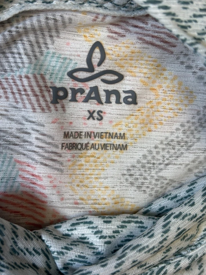 Camiseta sin mangas Prana colorida de entrenamiento talla XS espalda abierta fluida Foto 3 de 4