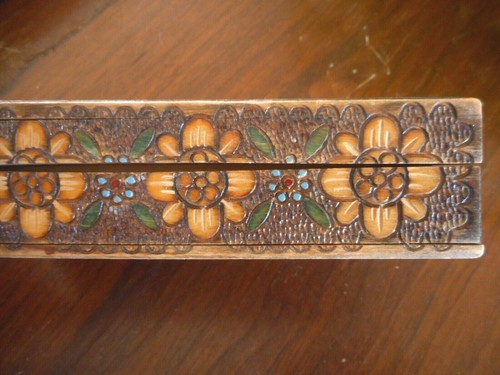 Folk Art Antique Wood Trinket Box Wood Carved Colored Primitive Flowers apx 7" l - Picture 3 of 11