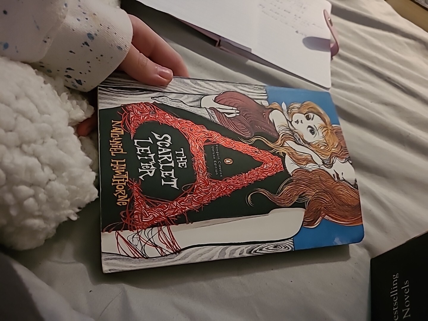 The Scarlet Letter (Penguin Classics Deluxe Editions) [ - Paperback  Hawthorn