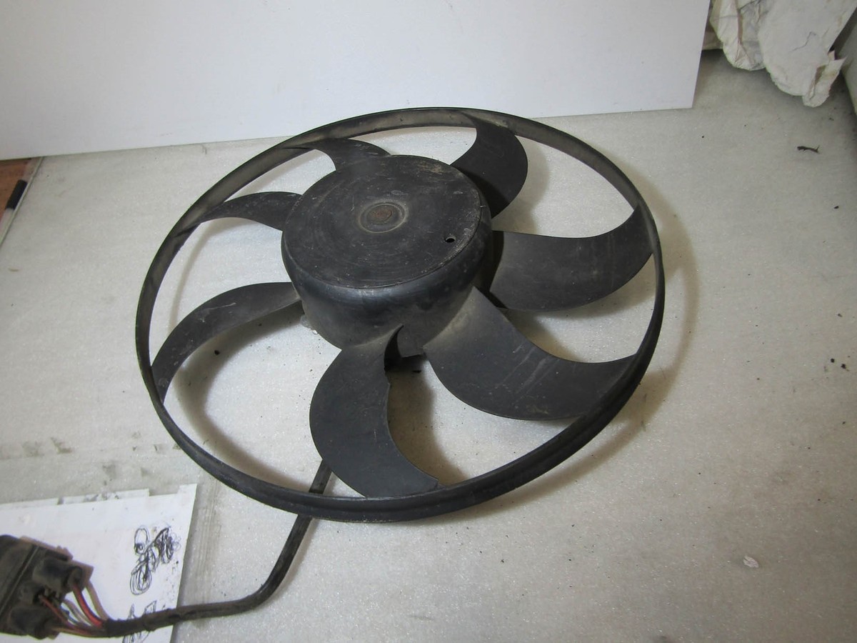 VW Volkswagen Golf Mk5 2.0 TDI engine coolant radiator fan motor  