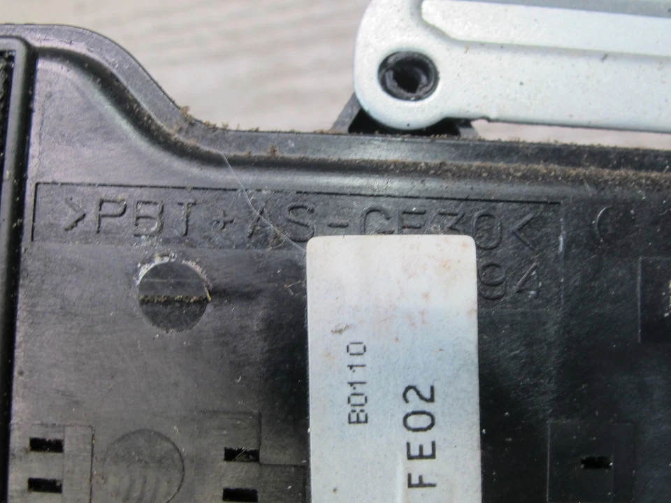 04-11 MAZDA RX-8 ACTUADOR DE CIERRE DE PUERTA DE PASAJERO DELANTERO DERECHO OEM Foto 3 de 4