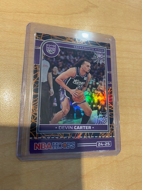 2024-25 Panini Haunted Hoops Holo Webs Devin Carter RC #239 - Sacramento Kings