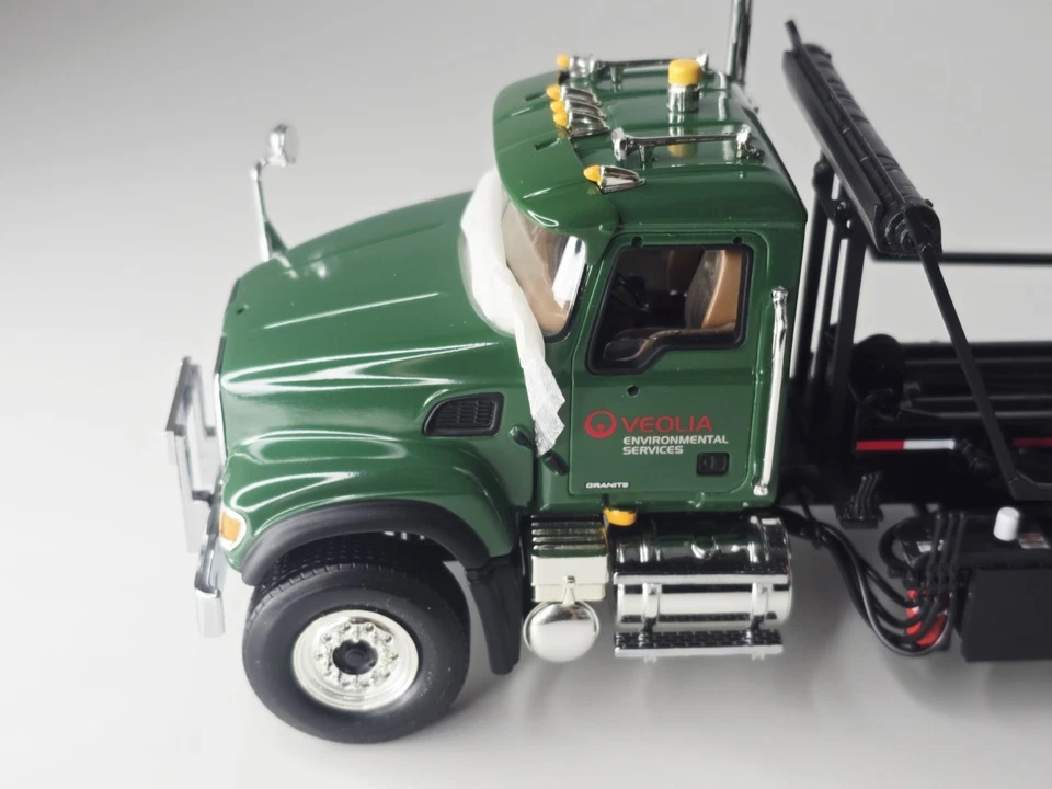 First Gear - Veolia Mack Granite Roll Off Refuse Truck - 1:34 Diecast #19-3668 - Image 3 of 4